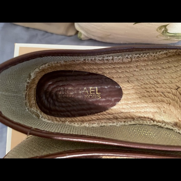 Michael Kors casual gold espadrilles - Picture 2 of 8